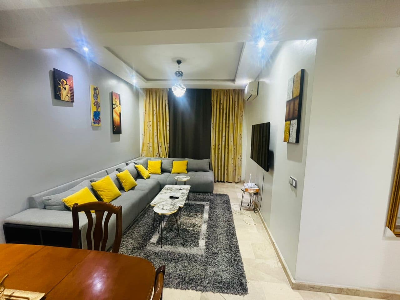 Photo de l'appartement — Appartement meublé à Maârif Extension, Casablanca, avec chambre séparée, parking privé, Wi-Fi et climatisation.